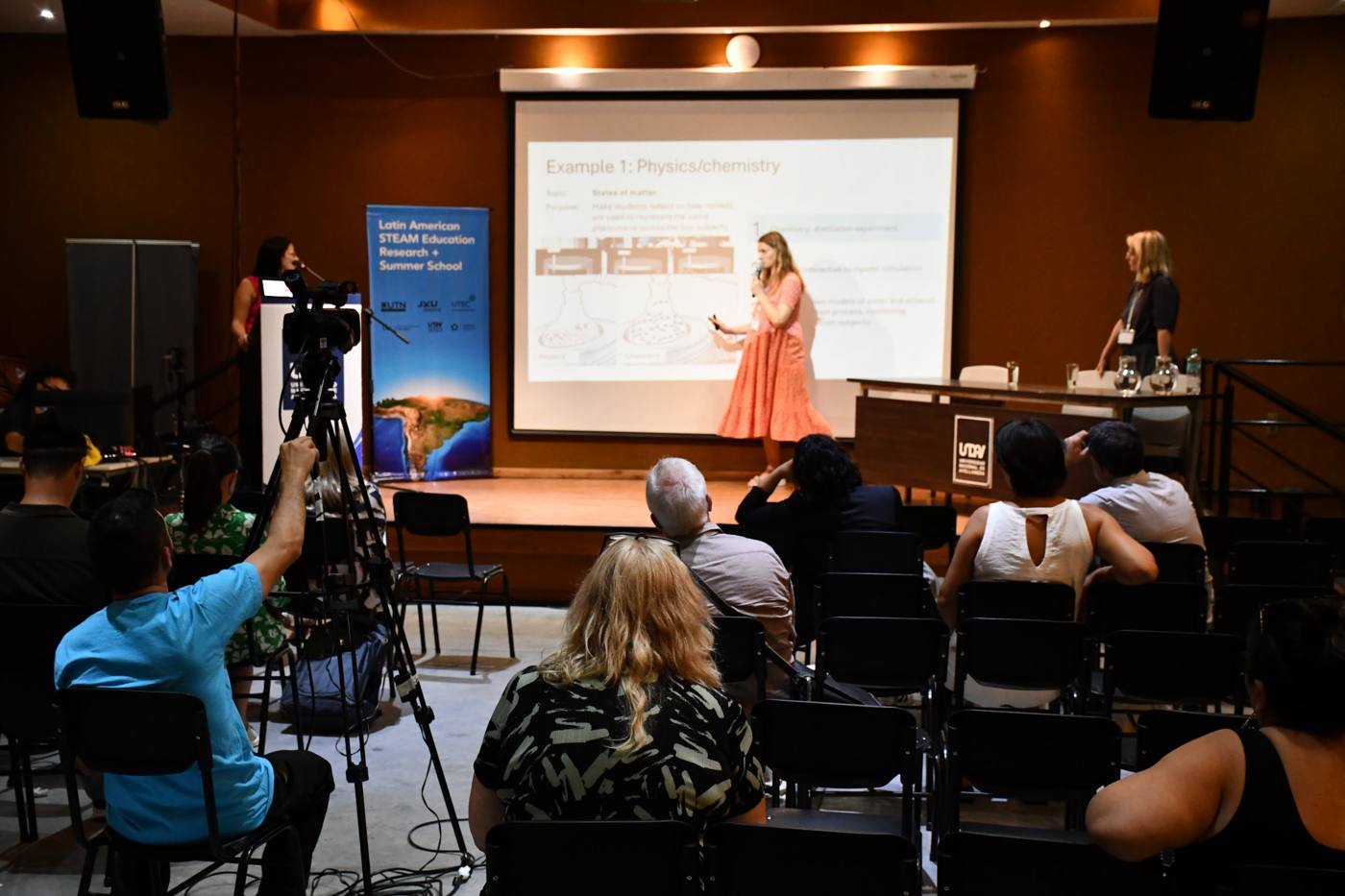 Sesión de comunicaciones en el auditorio