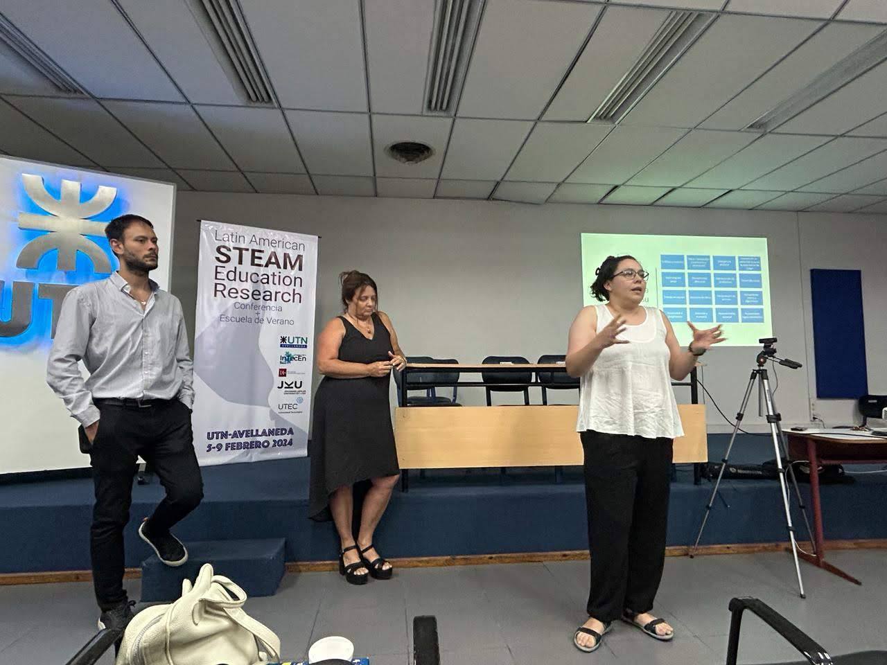 Presentación de un trabajo en el auditorio