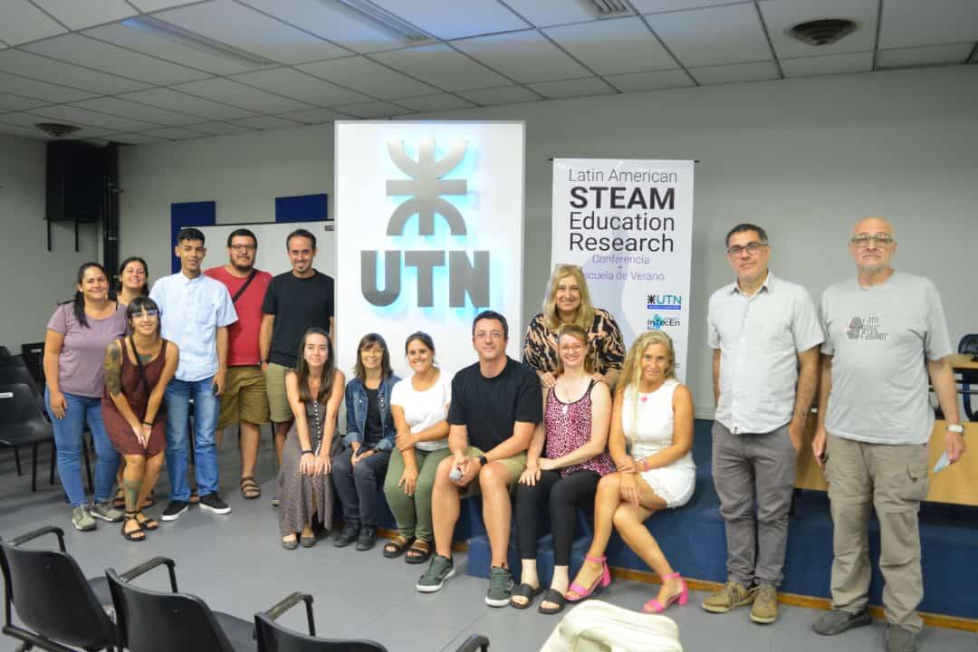 Foto grupal de participantes